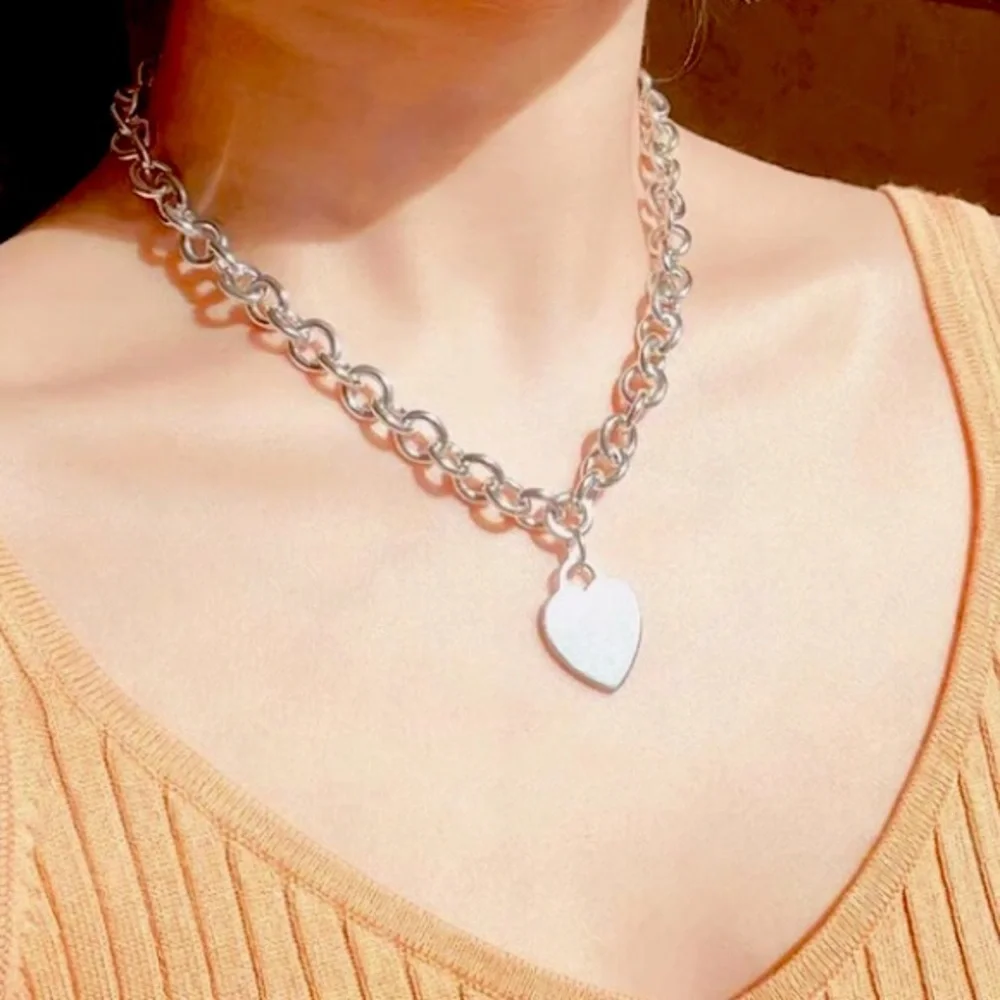🌟 Silver Chunky Heart Pendant Necklace - Picture 3 of 3